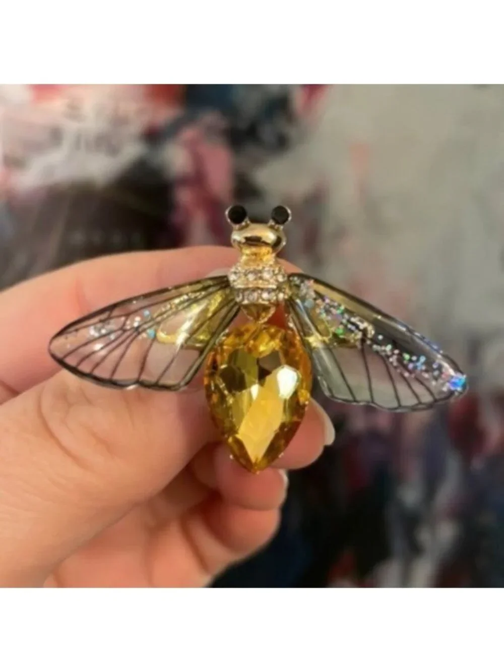 ANTHROPOLOGIE Beautiful bee 🐝 brooch pin
